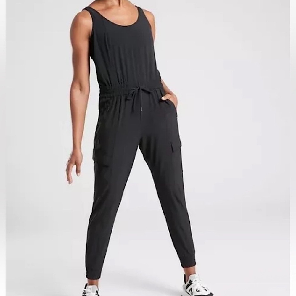 ATHLETA Unbound Lightweight Sleeveless Cargo Jumpsuit Black Medium‎ Tall